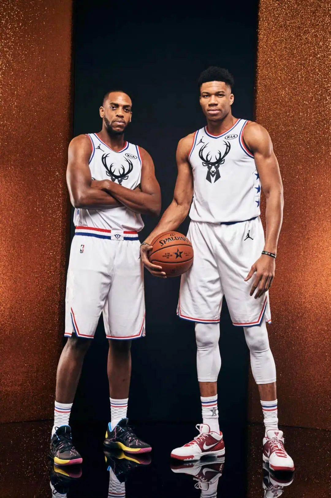 详解棒球规则中的“投手板接触”规定对“假动作牵制”的约束