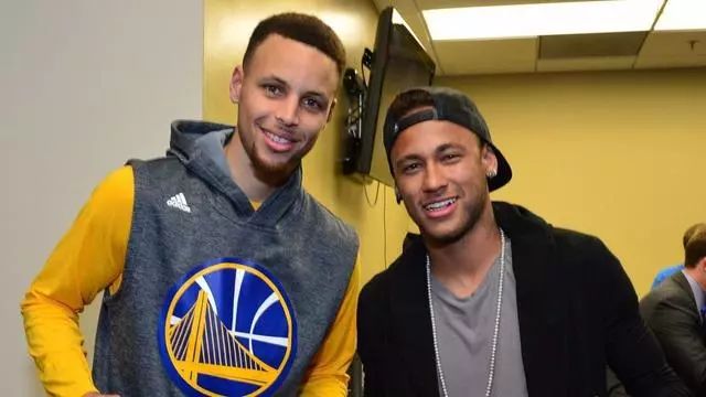 据称达伦·弗莱彻将临时接管球队。#MUFC 来源：天空体育德国记者 Plettenberg全部 🚨❌ 突发消息 ｜ 曼联已解雇鲁本·阿莫林！